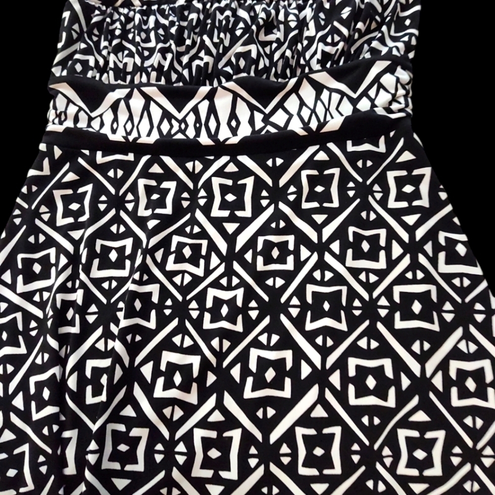 White House Black Market Strapless Top, M